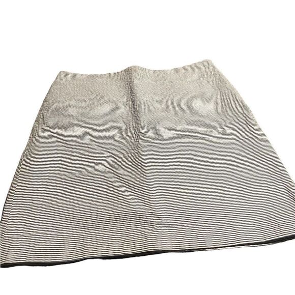Ann Taylor size 6 lined pin striped skirt zips up side excellent condition - Picture 1 of 2